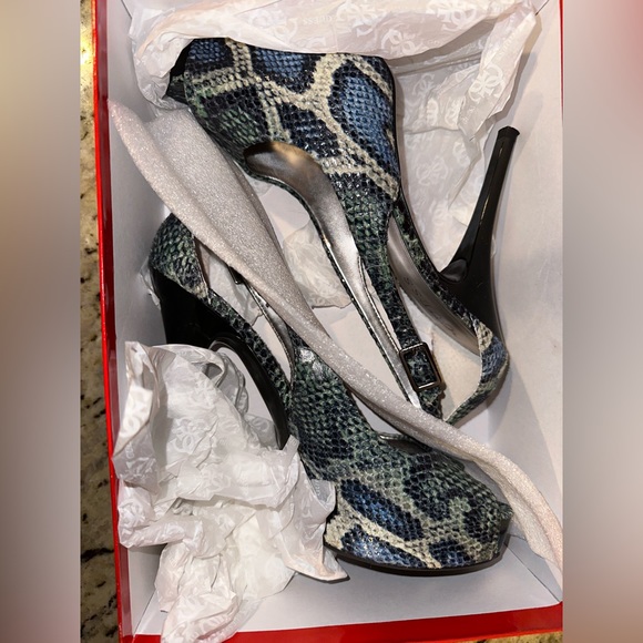 Guess snake skin heels - Picture 5 of 6